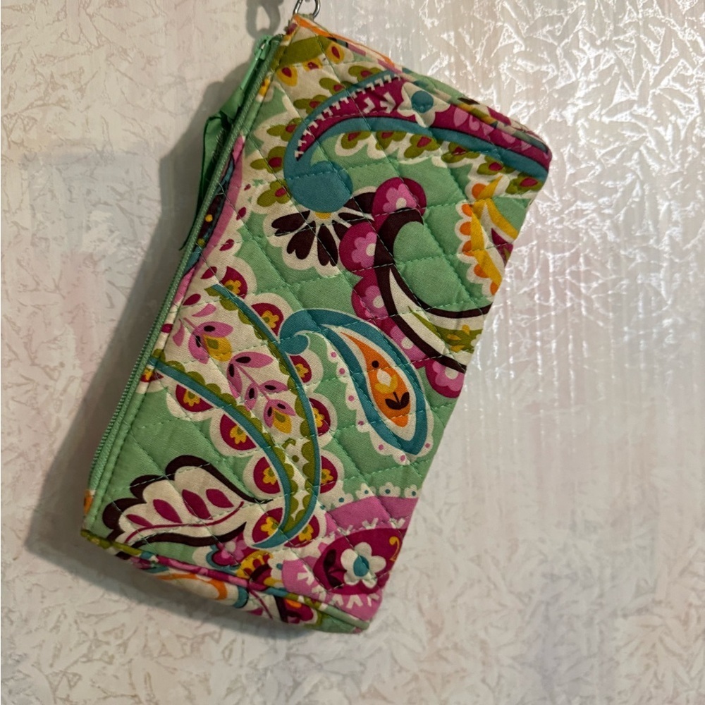 Vera Bradley Clutch, Smart Phone Floral Wristlet In Tutti Fruity, Ultra Feminine - Picture 5 of 8